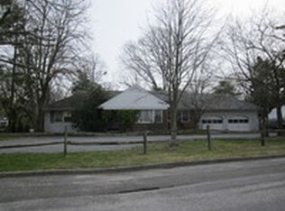 2 Gibb Ln, Islip, NY 11751