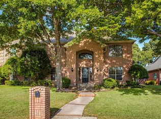 1112 Saint Andrews Dr, Mansfield, TX 76063