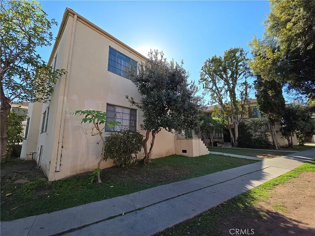 1 bed, 1200 sqft, $2,500 — Photo 2