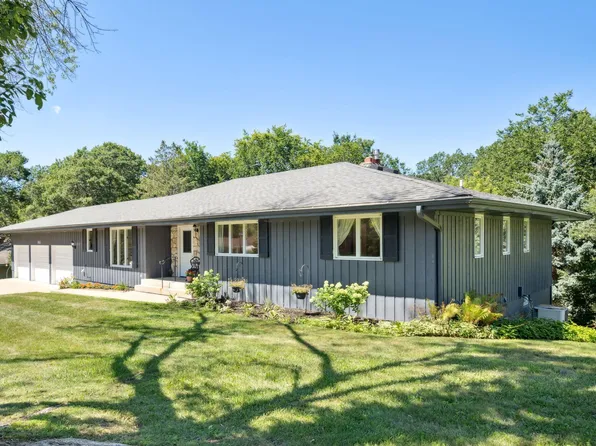 105 Pony Ln E, Apple Valley, MN 55124