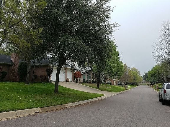 5th image of 812 Hunters Glen Trl