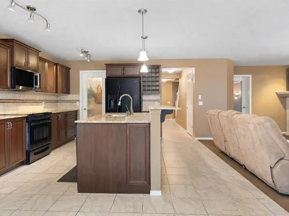 19 W Silverado Skies Bay SW, Calgary, AB T2X 0K2