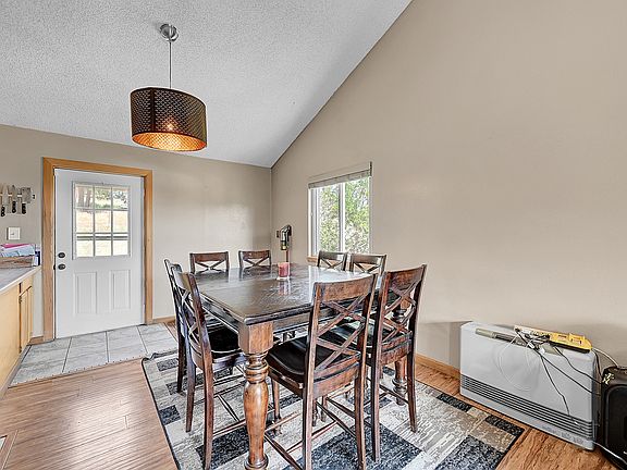 4th image of 393 Yellow Pine Dr