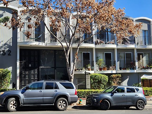 2nd image of 932 Larrabee St APT 103