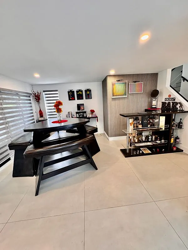 4 bed, 3.5 bath, 2643 sqft, $6,500 — Photo 4