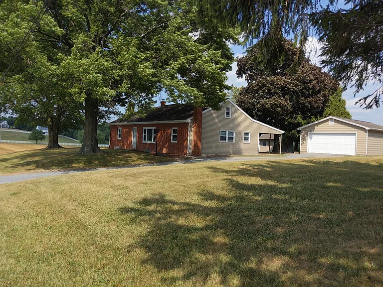903 Breneman Rd — Photo 10