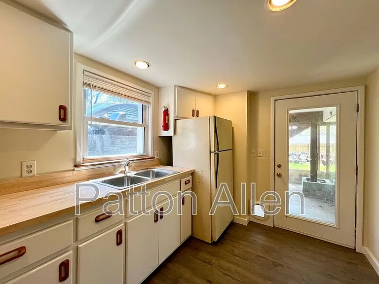 29 Parkman Ave #3 — Photo 2