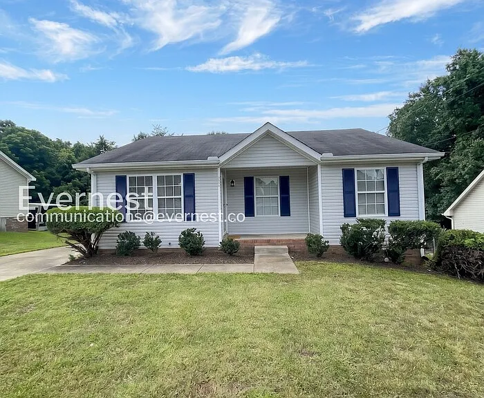 320 Donna Dr — Photo 3