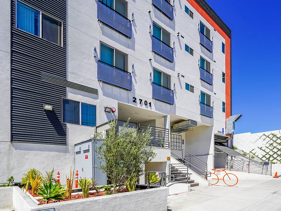 2701 James M Wood Blvd #204