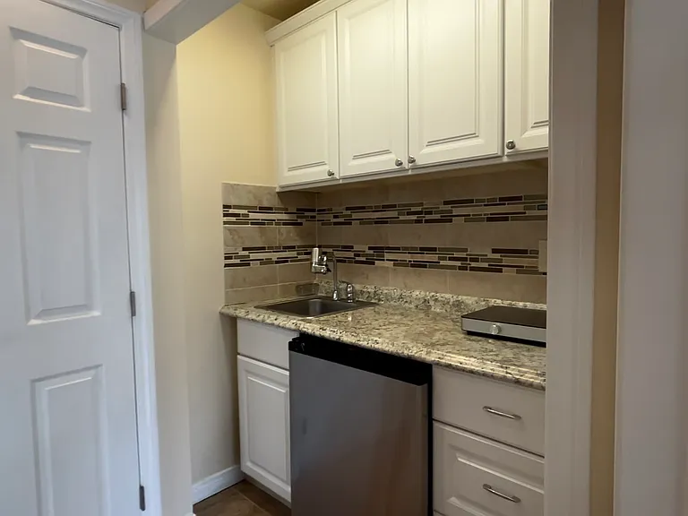 1744 Morgan Ln — Photo 3