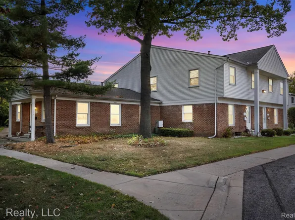38201 Carolon Blvd #17B, Westland, MI 48185