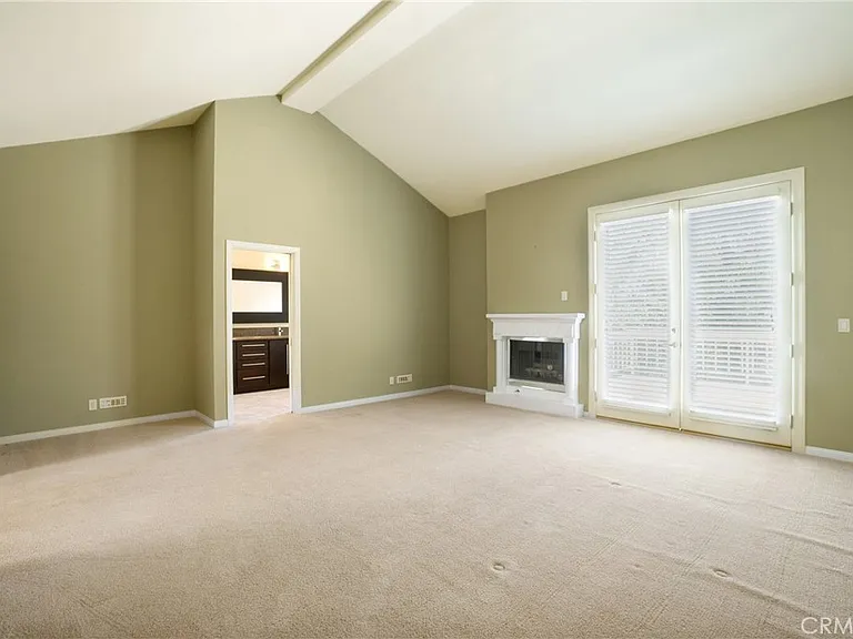 3055 E Hillcrest Dr — Photo 14