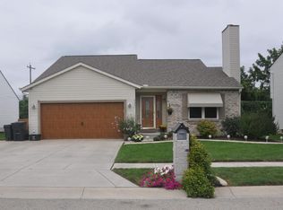 3335 Windridge Dr, Columbus, OH 43232