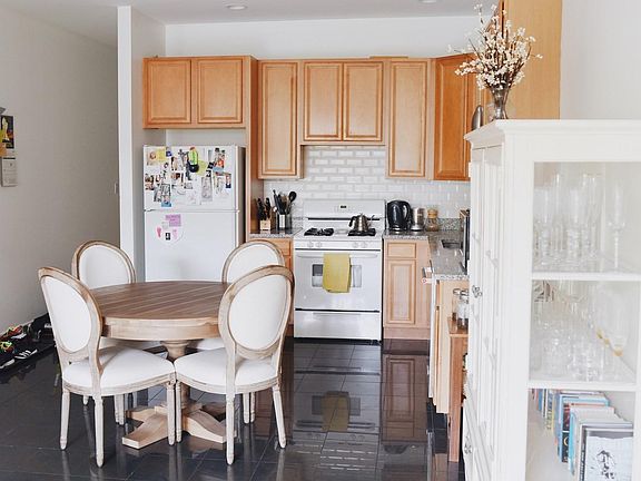 5th image of 1333 N Artesian Ave #2
