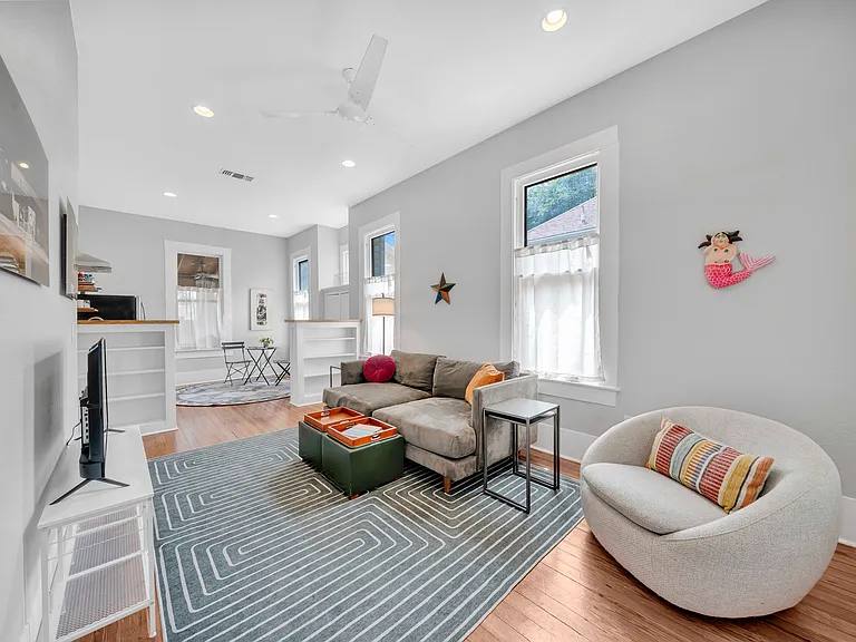 210 Sadie St — Photo 2