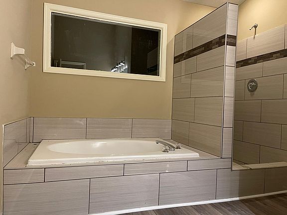 4th image of 3584 Manchester Dr