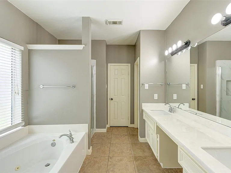 22122 Shady Heath Ln — Photo 32