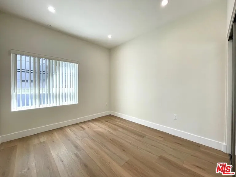 11042 La Maida St #202 — Photo 15