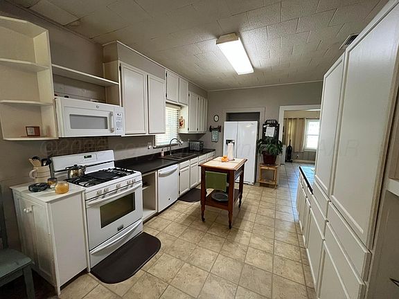 5th image of 606 Avenue E NW