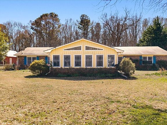 2nd image of 137 Meadow Wood Ln