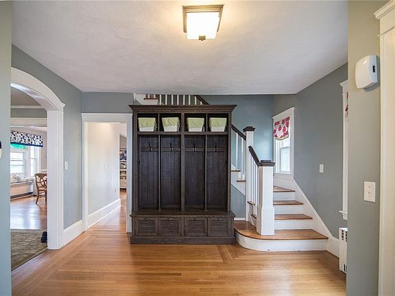 3rd image of 73 Oak Hill Ave