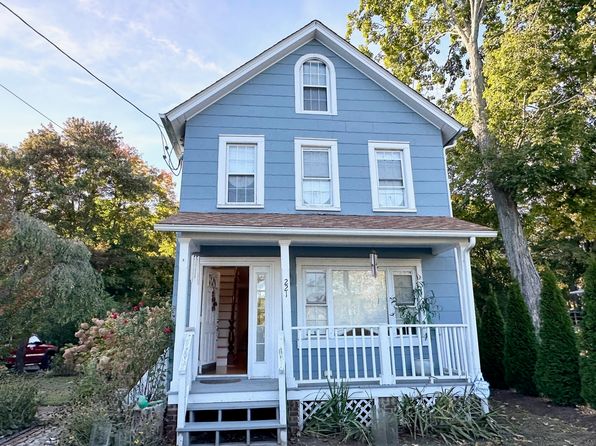 221 Newtown Ave