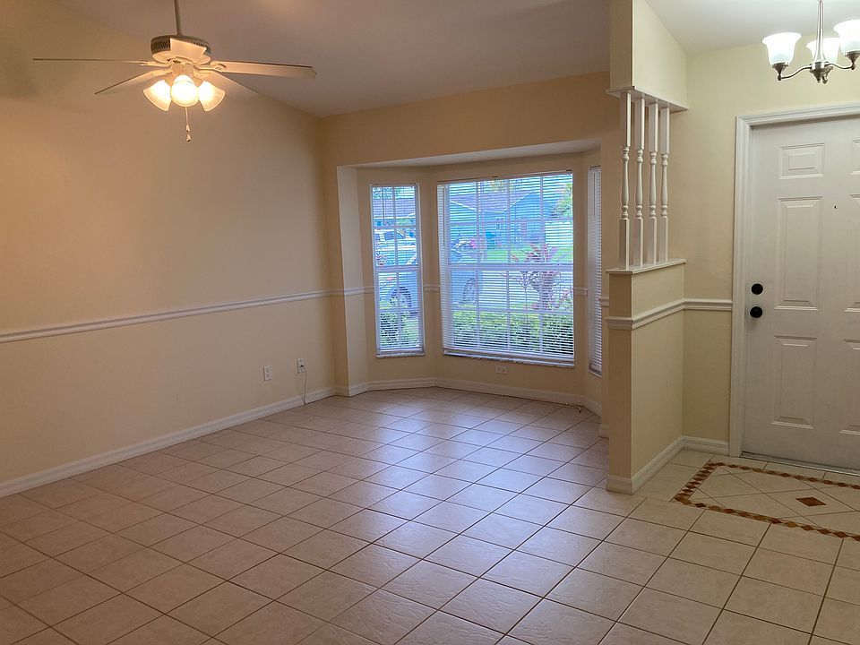 Living area with bay window