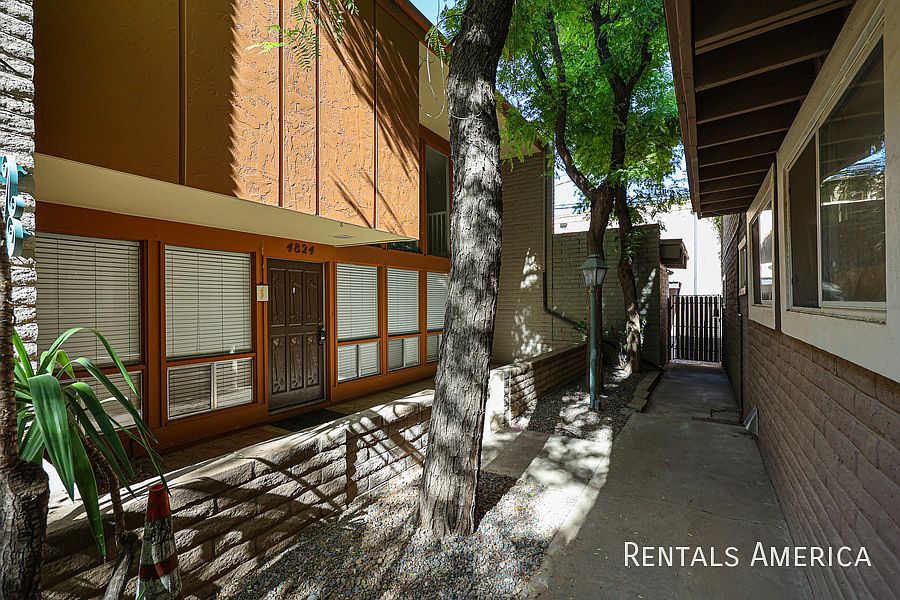 1st image of 4824 N Woodmere Fairway