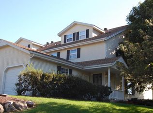 1339 Meadowcreek Dr, Pewaukee, WI 53072