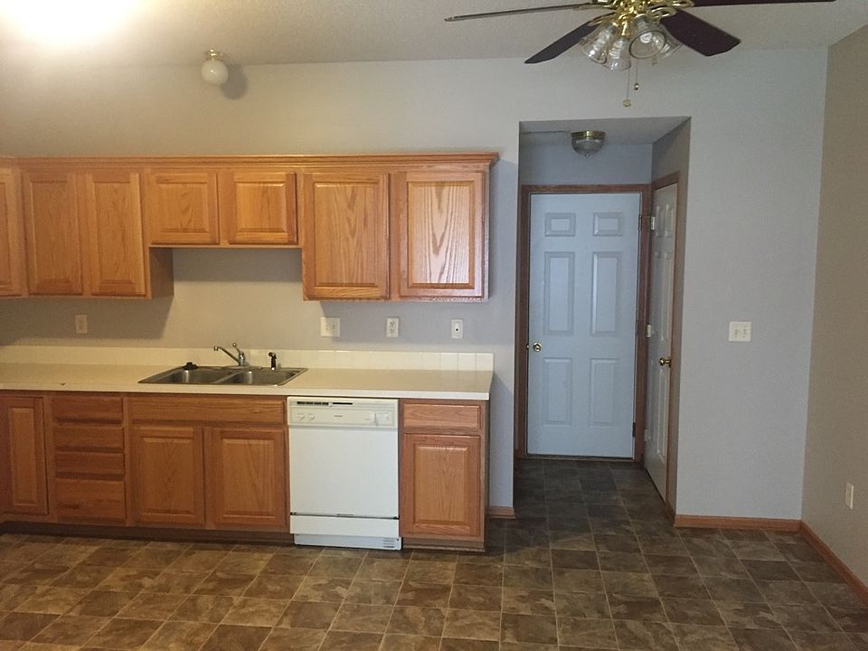 2nd image of 2192 Ridgeview Cir
