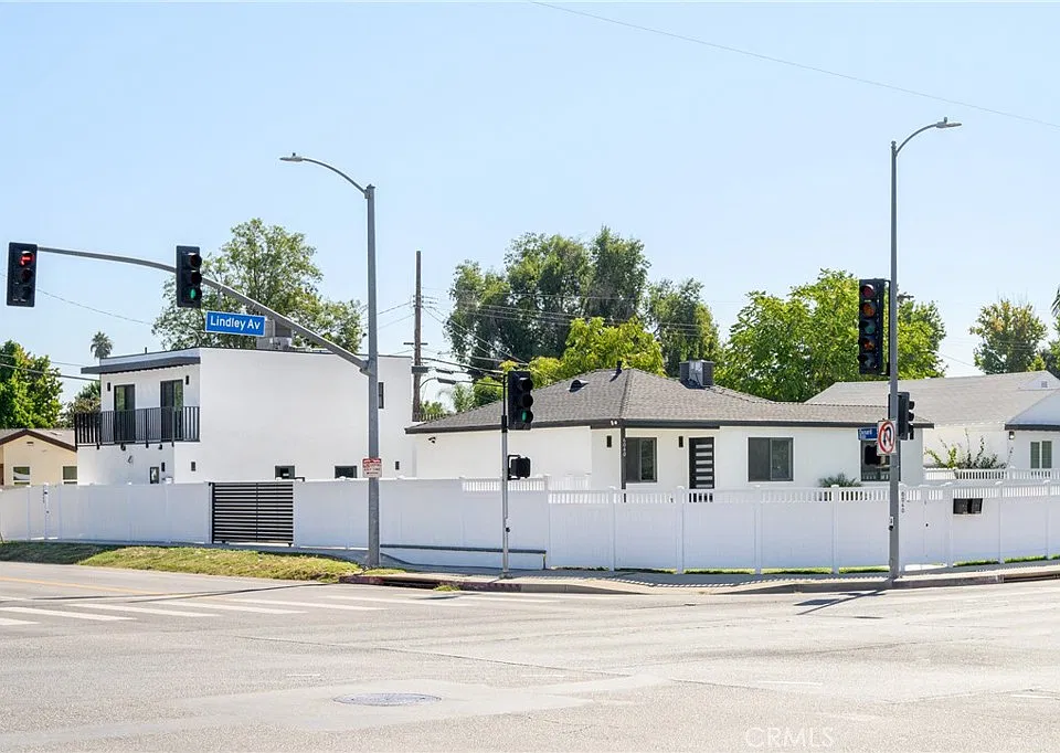 18060 Oxnard St