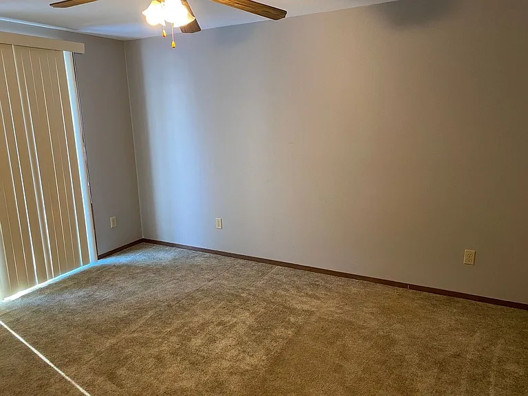 172 W Hill Rd — Photo 5