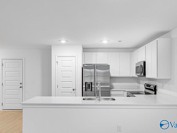 4th image of 182 Labrador Ln