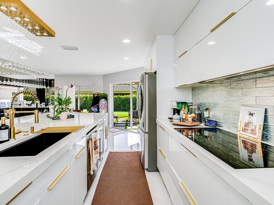 1st image of 154 Coventry Place