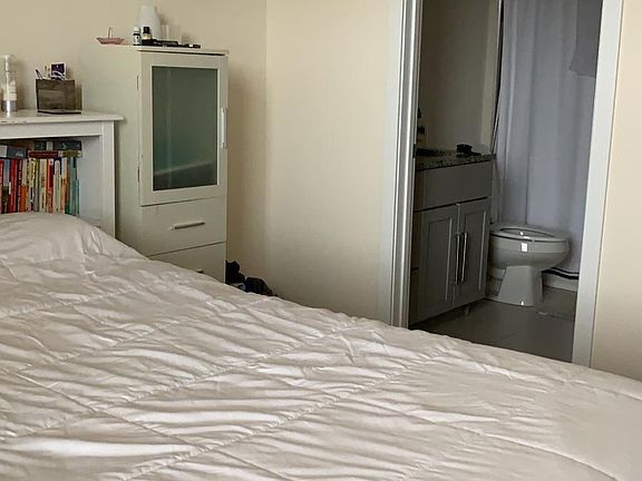 5th image of 1805 W Argyle St APT 3C