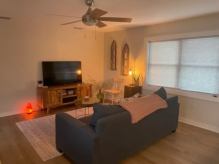 221 S Hale Ave #B — Photo 12