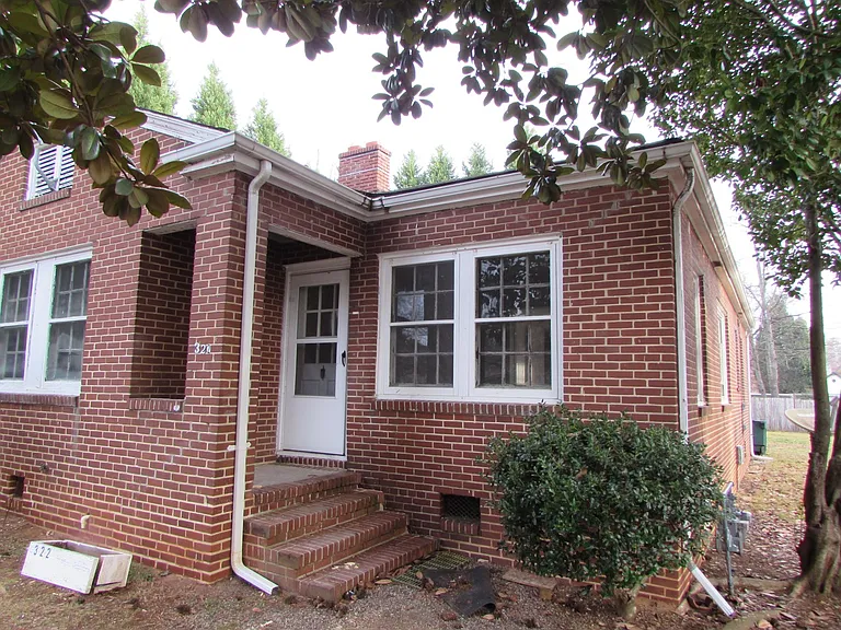 322 W McCubbins St — Photo 1