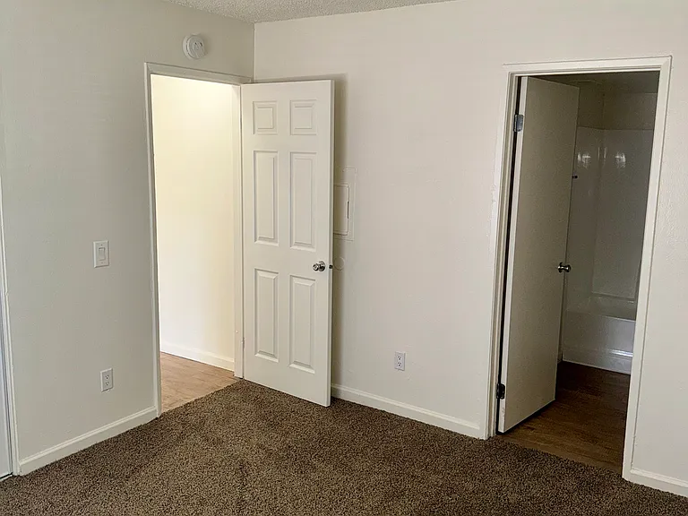 Mountain Gate Apartments — Photo 13