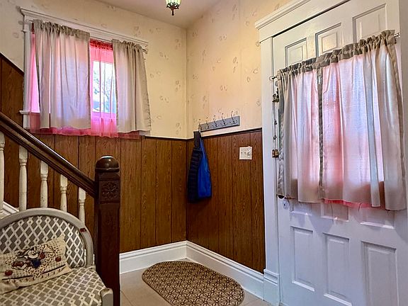 5th image of 194 Olive St