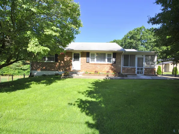 112 Half Moon Ln, Rustburg, VA 24588