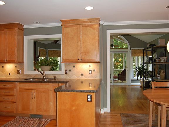 See thru from bfast nook to backyard