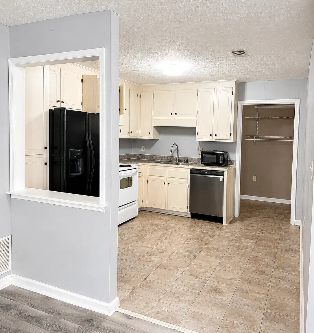 2 bed, 1000 sqft, $1,250 — Photo 4