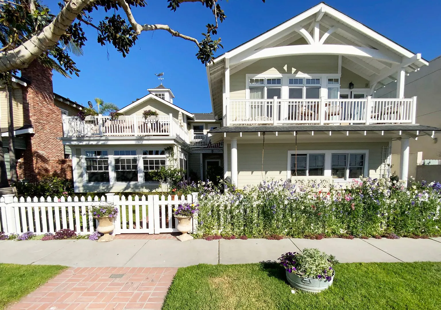 221 Ocean Drive — Photo 2