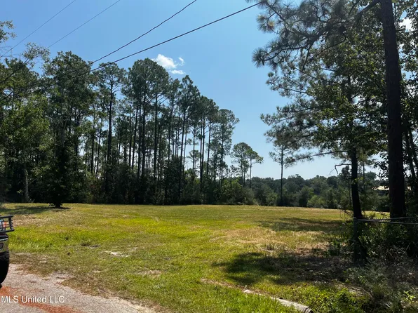 8525 Pickering Forrest Dr, Ocean Springs, MS 39564