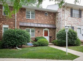 10019 W 95th St, Overland Park, KS 66212