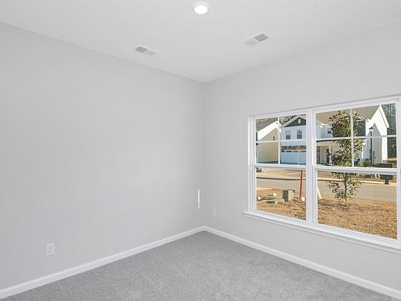 4th image of 131 Middlesex Ct