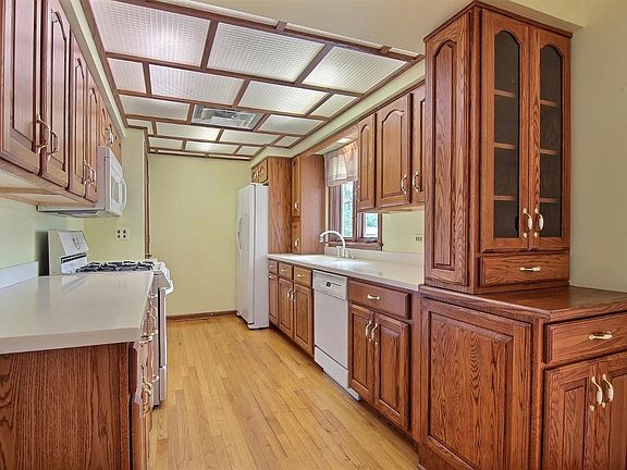 5th image of 3030 Lincoln St