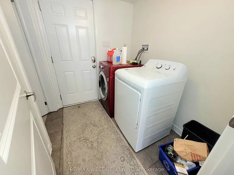 21 Billiter Rd W — Photo 5