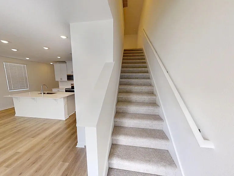 1129 Bradford Park Dr — Photo 6