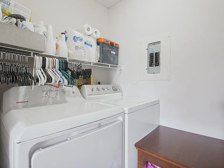 2196 Hedgerow Rd #G — Photo 8